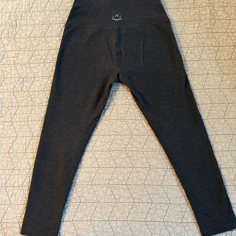 Beyond Yoga Charcoal Crop Leggings